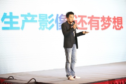 2016 互联网反腐第一案，前合一集团副总裁卢梵溪涉嫌职务犯罪被带走