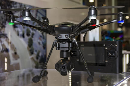 【CES 2016】Intel CEO亲自站台，Yuneec“台风H”自动避障还防撞