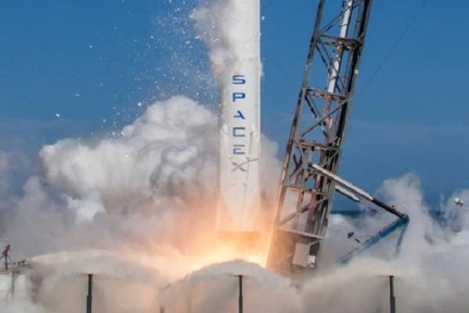 【大公司晚报】 SpaceX 海上回收火箭成功；滴滴快的将完成新一轮 20 亿美金融资；苹果与德国数据库公司 SAP 达成业务合作